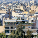 Πολεοδομία: Τέλος οι άδειες στους δήμους – Περνούν στο Κτηματολόγιο οι έλεγχοι και η έκδοση οικοδομικών αδειών έως το 2027