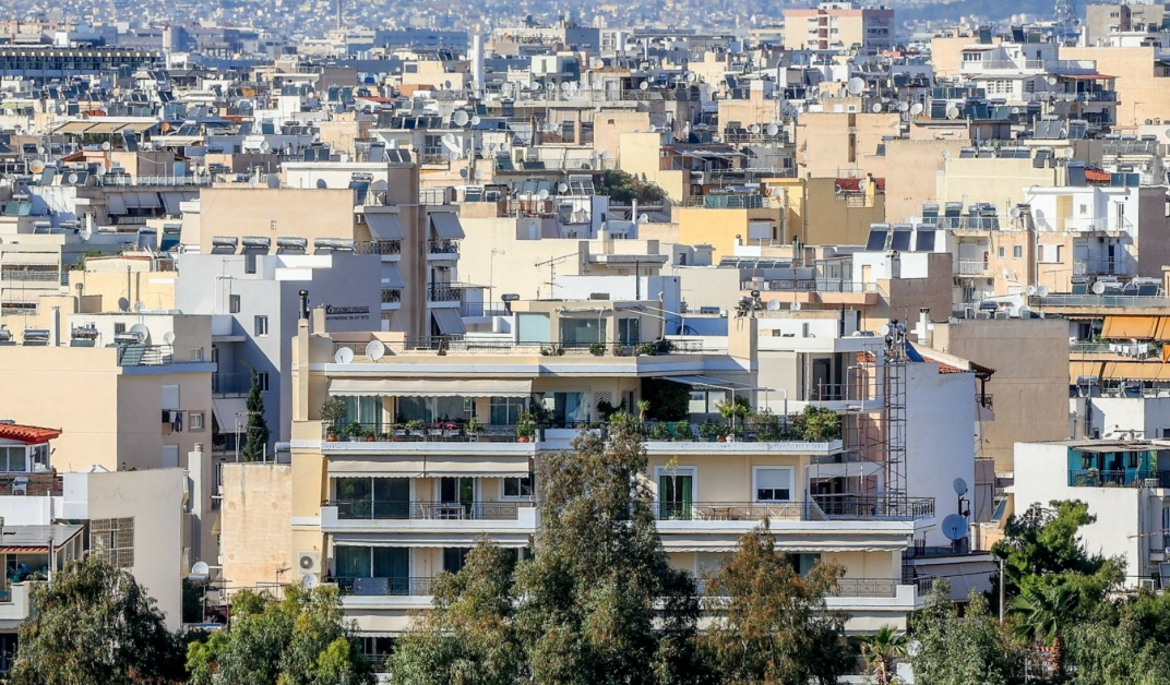 Πολεοδομία: Τέλος οι άδειες στους δήμους – Περνούν στο Κτηματολόγιο οι έλεγχοι και η έκδοση οικοδομικών αδειών έως το 2027