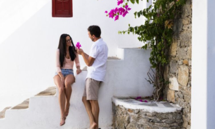 Μύκονος , Σαντορίνη και Πάρος τα 3 ελληνικά νησιά στις top περιοχές του κόσμου για μήνα μέλιτος