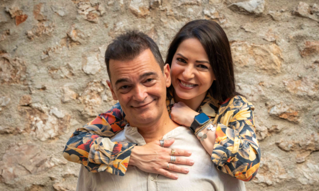 Το «CHECK IN για 2» του Μάκη Τσούφη έρχεται στην Μύκονο