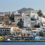 Κυκλάδες: το νησιωτικό «αντίδοτο» στη δημογραφική κρίση της Ελλάδας