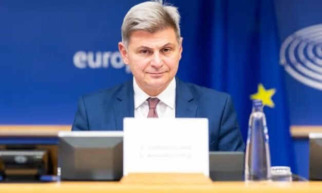 Διεγράφη ο Νικόλας Φαραντούρης