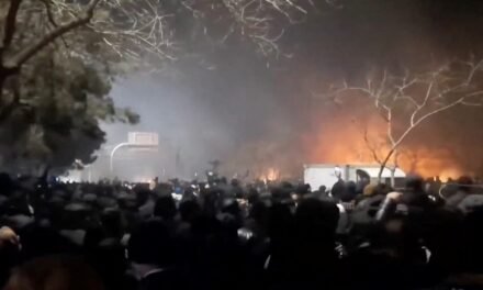 Ιράν: Αίμα στους δρόμους, μαύρο στις επικοινωνίες και απειλές πολέμου – Μετά τους 116 νεκρούς, τι;