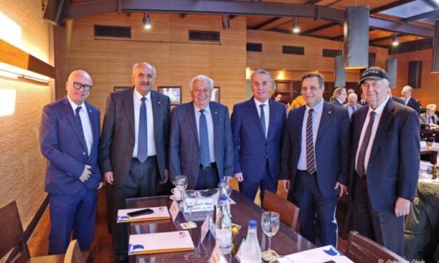 Στρατηγικές επαφές Αθ. Κουσαθανά-Μέγα για το μέλλον των λιμανιών της Μυκόνου