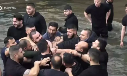 Απίστευτο περιστατικό στη Φλώρινα τα Θεοφάνια: Πιάστηκαν στα χέρια για το ποιος θα πιάσει τον Σταυρό – ”Μέχρι να πάτε πίσω δεν θα τον ρίξω” (Βίντεο)