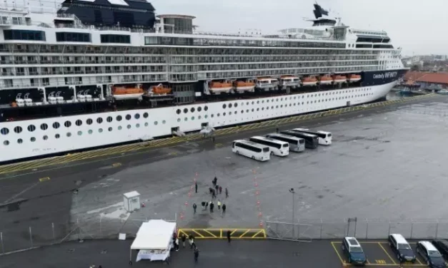 Ελληνική κρουαζιέρα: Ρεκόρ αφίξεων αλλά και προειδοποιήσεις για στρεβλώσεις