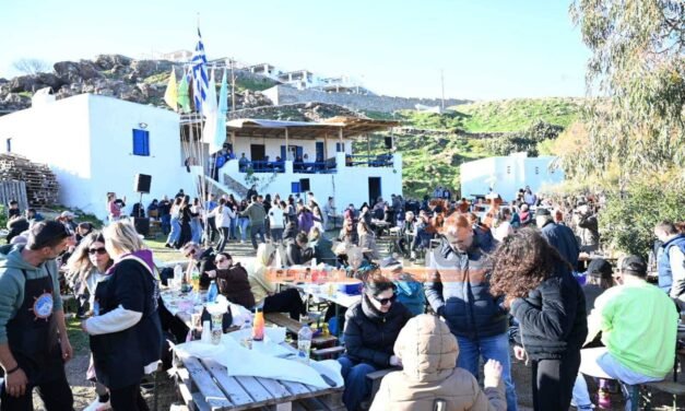 Με επιτυχία διεξήχθη για 34η χρονιά η διοργάνωση των Προσκόπων Μυκόνου με παραδοσιακά Κούλουμα την Καθαρά Δευτέρα.