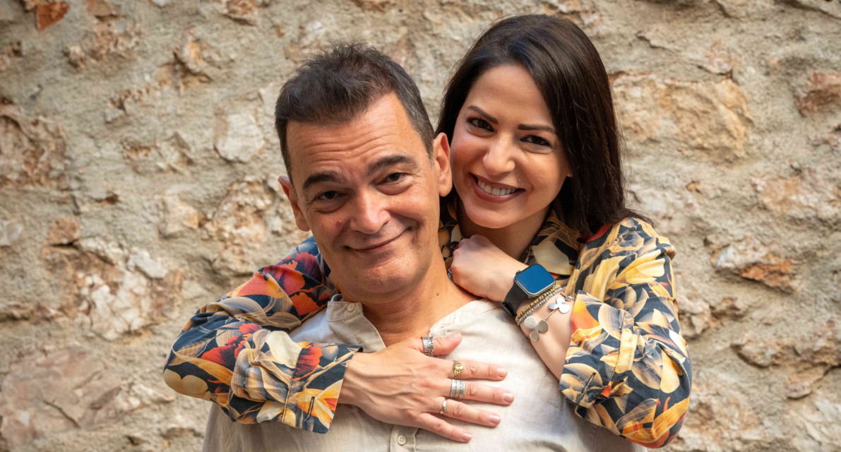 «CHECK IN για 2» του Μάκη Τσούφη – Έρχεται στη Μύκονο