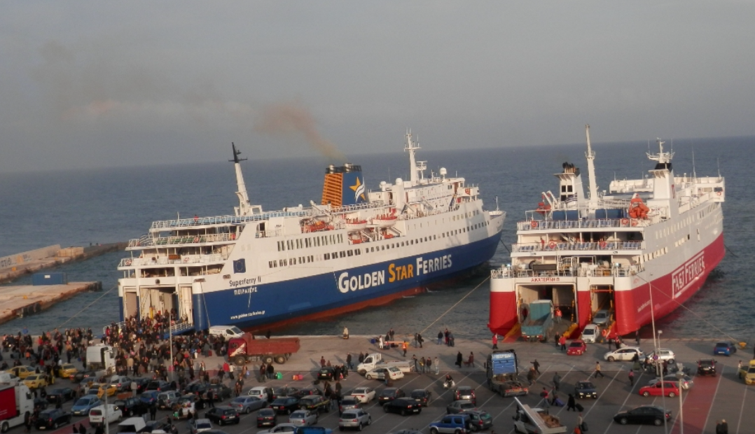 Απαγορευτικό προς Βόρειες Κυκλάδες – Δεμένα τα πλοία σε Ραφήνα και Μύκονο