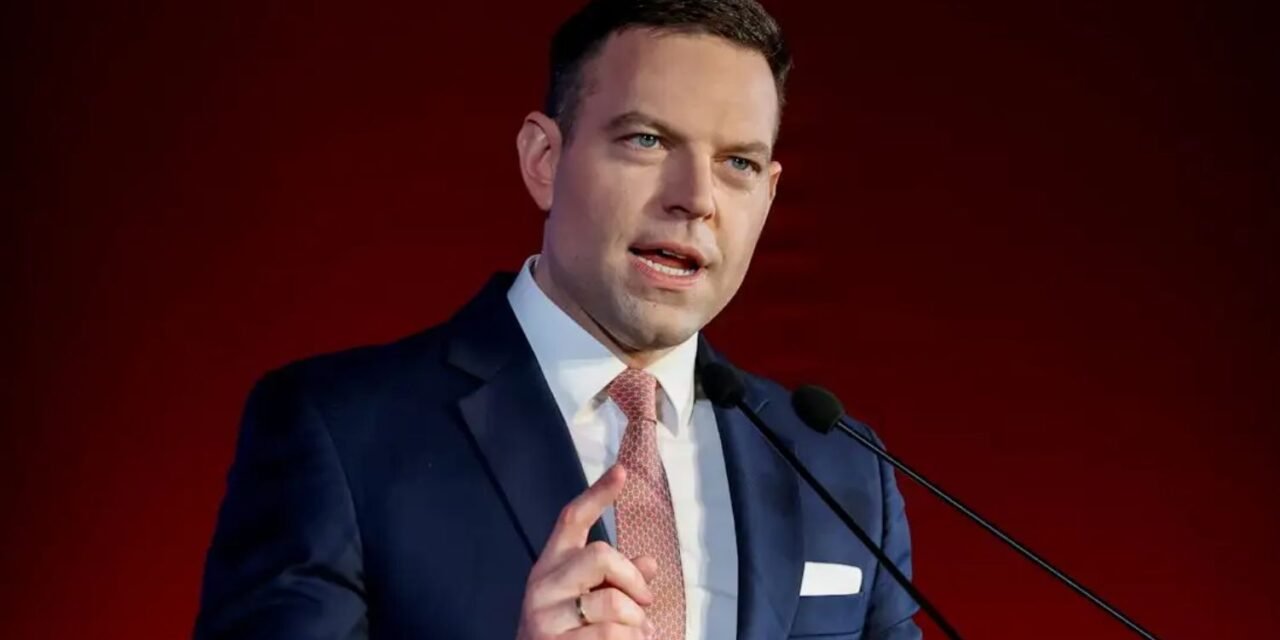 Κασσελάκης: Αλλάζει το όνομα στο κόμματός του σε “Δημοκράτες – Προοδευτικό Κέντρο”