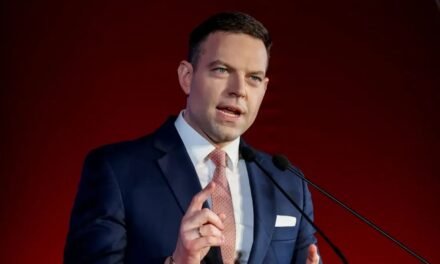 Κασσελάκης: Αλλάζει το όνομα στο κόμματός του σε “Δημοκράτες – Προοδευτικό Κέντρο”