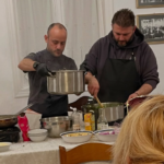 Η Μύκονος «μυρίζει» θάλασσα – Δύο κορυφαίοι σεφ στην κουζίνα της Λέσχης Γαστρονομίας