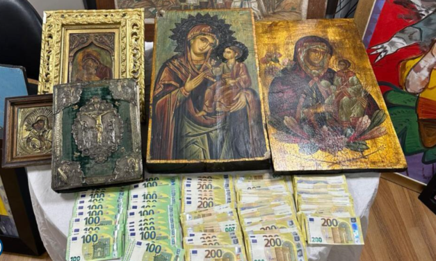 Συνελήφθη και υπάλληλος του Τσαγκαράκη για το Ευαγγέλιο του 18ου αιώνα – Γνήσια μόνο 7 από τα εκατοντάδες έργα της γκαλερί
