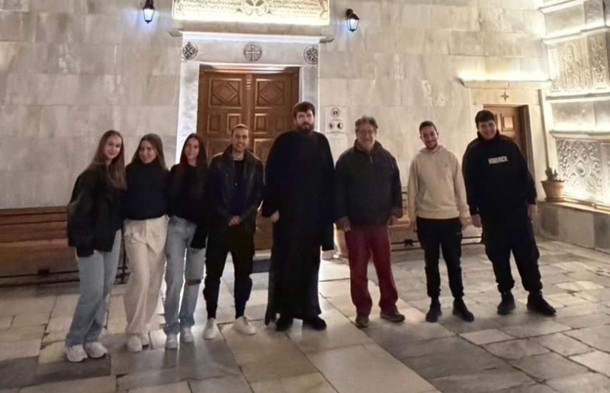 Η Μονή Παναγίας Τουρλιανής Στο Πλευρό Της Μαθητιώσας Νεολαίας Της Μυκόνου