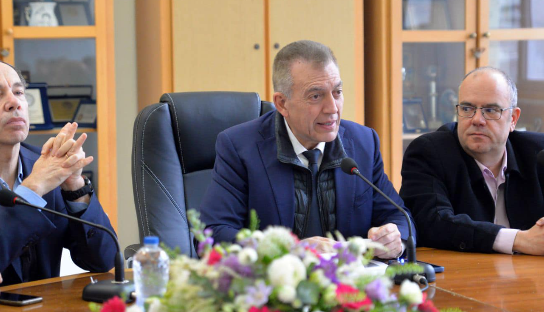 Στη Σύρο ο Γ. Βρούτσης: Ανακοίνωσε έργα-μαμούθ 4,2 εκατ. ευρώ για τον αθλητισμό