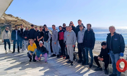 «Μας έβαλαν τα γυαλιά»: Το ΕΠΑ.Λ. Μυκόνου καθάρισε τον Καλαφάτη και παρέδωσε μαθήματα πολιτισμού