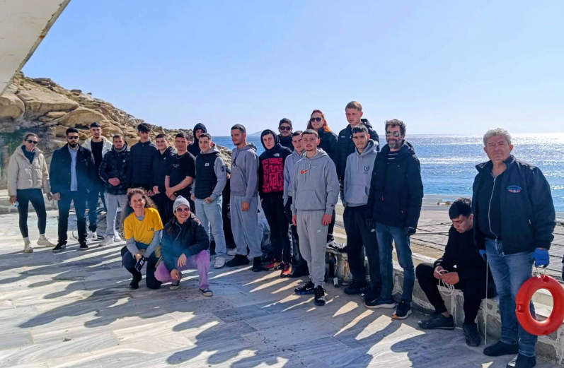 «Μας έβαλαν τα γυαλιά»: Το ΕΠΑ.Λ. Μυκόνου καθάρισε τον Καλαφάτη και παρέδωσε μαθήματα πολιτισμού