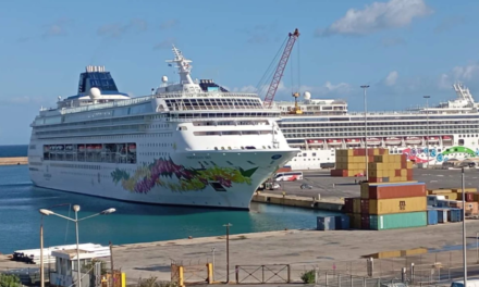 Τα στενά του Ορμούζ απειλούν την κρουαζιέρα στην Κρήτη – Δύο πλοία εγκλωβισμένα, ανησυχία για το λιμάνι του Ηρακλείου