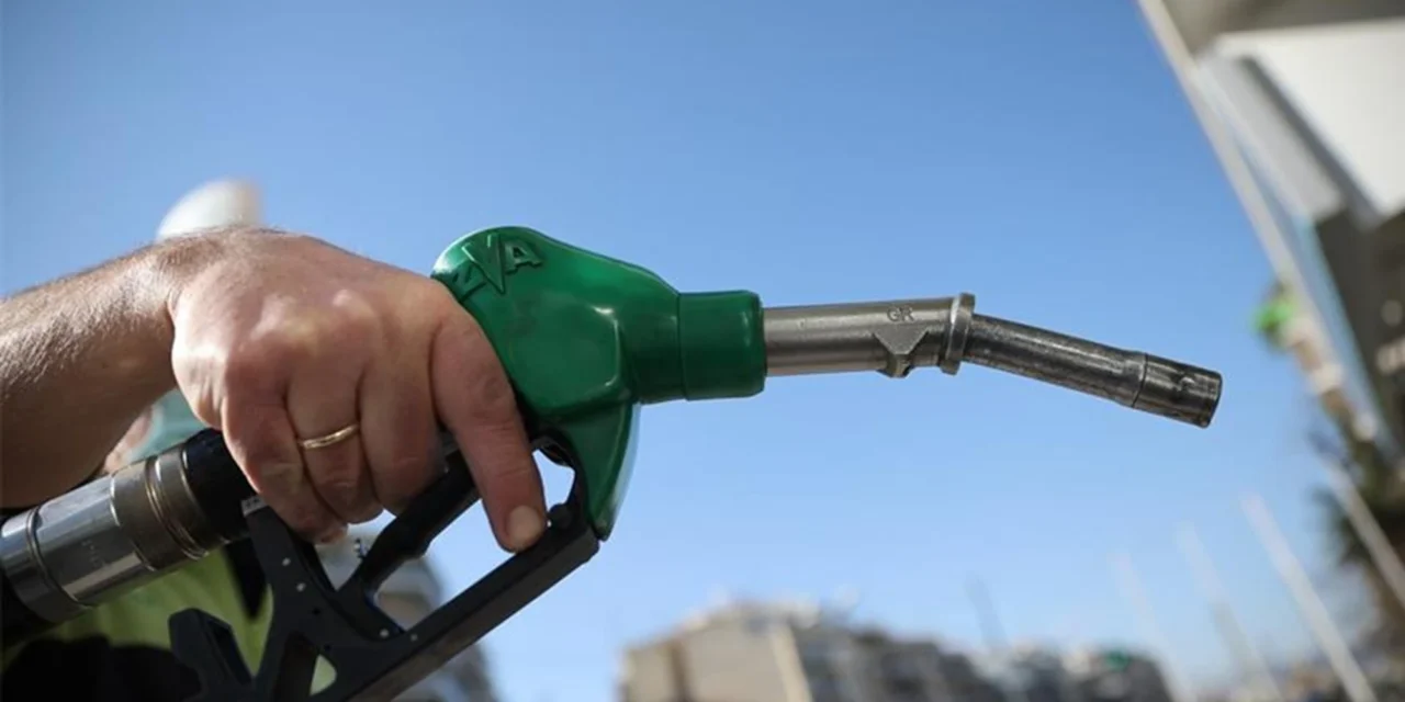 Πρώτο «κύμα» αυξήσεων στα καύσιμα από τον πόλεμο στο Ιράν