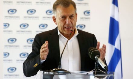 Ο Υπουργός Αθλητισμού Γιάννης Βρούτσης στη Σύρο για τις εκδηλώσεις εορτασμού της Εθνικής Επετείου της 25ης Μαρτίου, συνοδευόμενος από κορυφαίες προσωπικότητες του Αθλητισμού