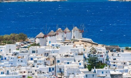 Νέο Χωροταξικό Τουρισμού: όρια στις Κυκλάδες για κλίνες και βραχυχρόνιες μισθώσεις (έως 30%)