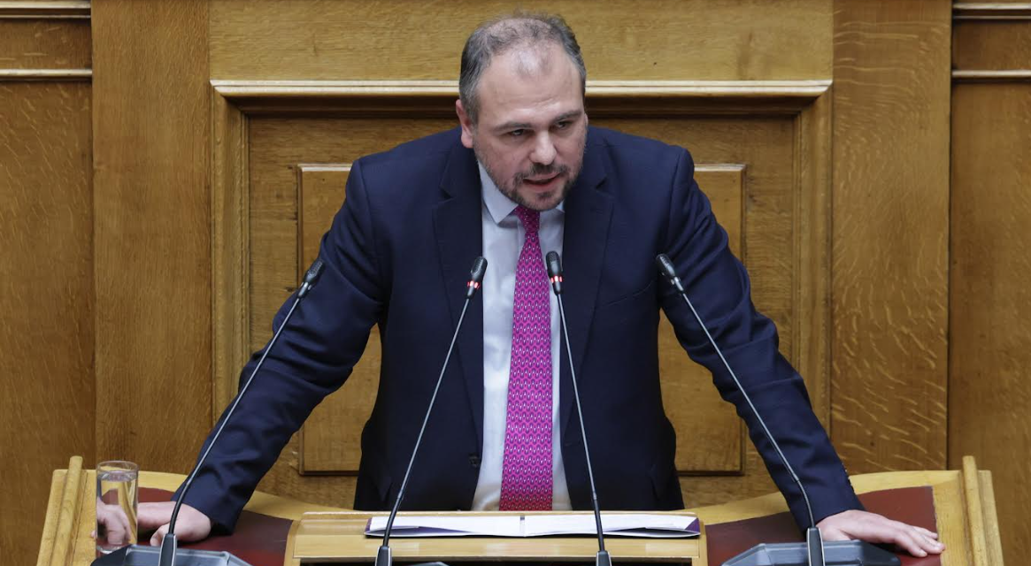 Ο Φίλιππος Φόρτωμας φέρνει στη Βουλή το θέμα της καθυστέρησης στις πληρωμές του μεταφορικού ισοδύναμου