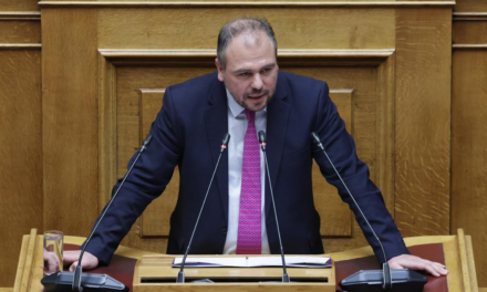 Ο Φίλιππος Φόρτωμας φέρνει στη Βουλή το θέμα της καθυστέρησης στις πληρωμές του μεταφορικού ισοδύναμου