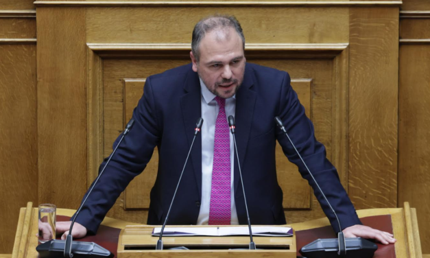 Ο Φίλιππος Φόρτωμας φέρνει στη Βουλή το θέμα της καθυστέρησης στις πληρωμές του μεταφορικού ισοδύναμου