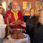 Με τη λαμπρότητα της παράδοσης η Θεία Λειτουργία στον Άγιο Γεώργιο της Χώρας