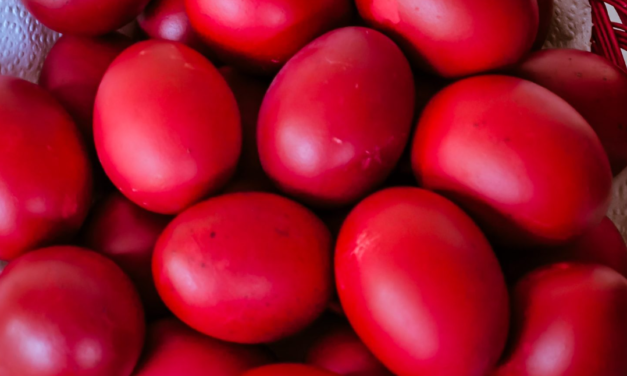 Πάσχα στα νησιά του Αιγαίου: Τα ξεχωριστά έθιμα σε Δωδεκάνησα και Κυκλάδες που κρατούν αιώνες