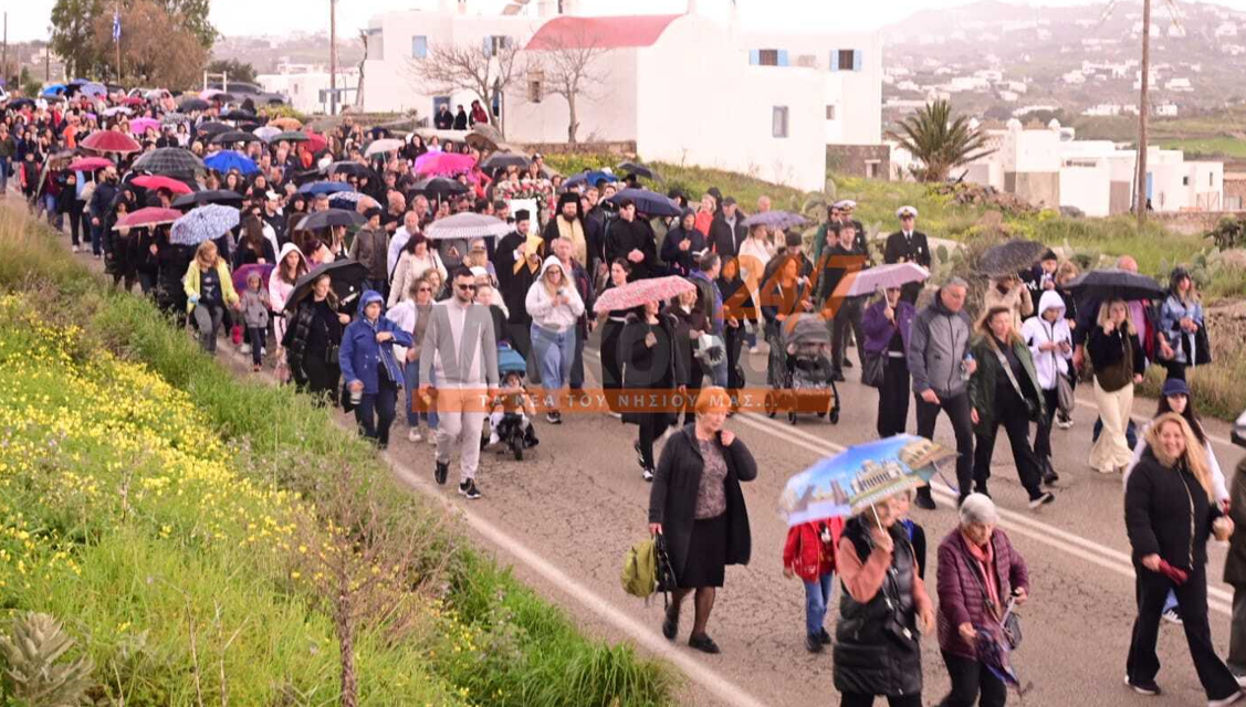 Μετά πάσης λαμπρότητας η επανενθρόνιση της Παναγίας Τουρλιανής στην Μύκονο (φωτο)
