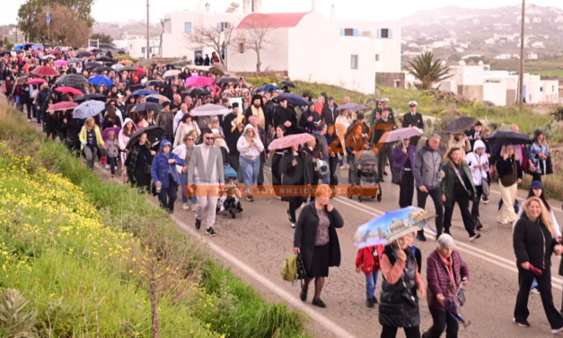 Μετά πάσης λαμπρότητας η επανενθρόνιση της Παναγίας Τουρλιανής στην Μύκονο (φωτο)