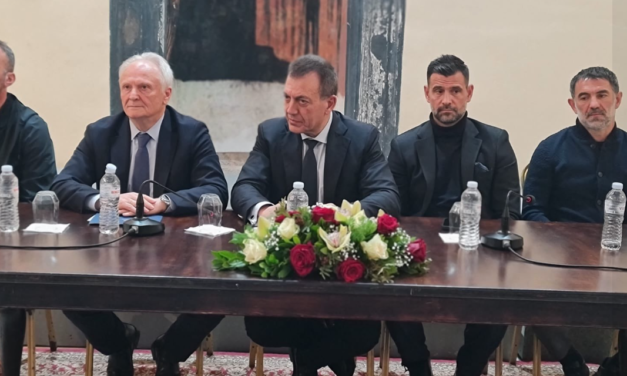 Στο πλευρό του Γ. Βρούτση οι θρύλοι του αθλητισμού: Παρουσιάστηκε το μεγάλο έργο στο Στάδιο Ναυπλίου