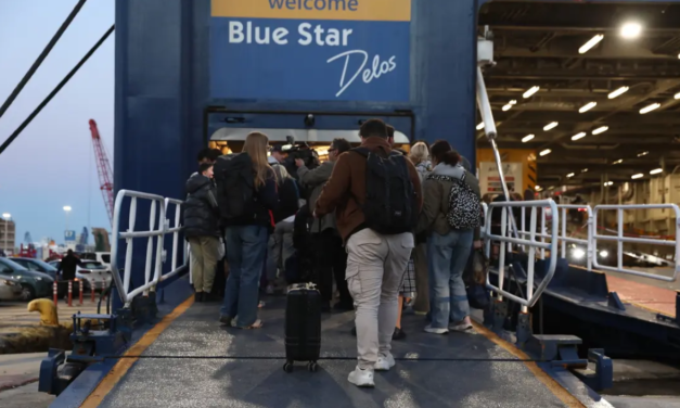 Πάσχα 2026: Αυξημένη κίνηση στα λιμάνια – Φεύγουν οι εκδρομείς για τα νησιά [Εικόνες]