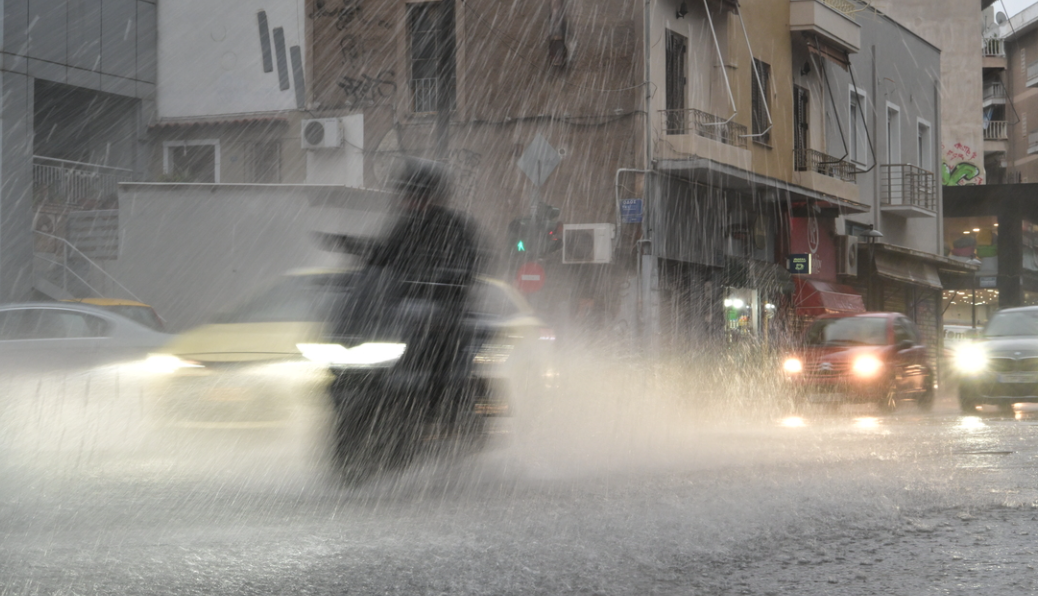 Κακοκαιρία Erminio: Επικαιροποιήθηκε το έκτακτο της ΕΜΥ – Στο «κόκκινο» η Αττική – 112 σε Αργολίδα, Λακωνία, Κορινθία, Αρκαδία