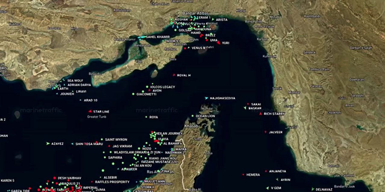 Πέρασαν τα πρώτα πλοία από τα Στενά του Ορμούζ, αλλά οι αγορές παραμένουν σε επιφυλακή