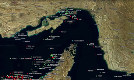 Πέρασαν τα πρώτα πλοία από τα Στενά του Ορμούζ, αλλά οι αγορές παραμένουν σε επιφυλακή