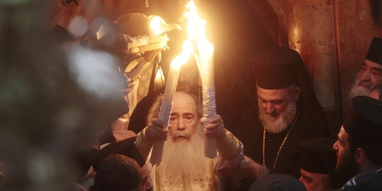 «Άγιο Φως» – Το ειδικό σχέδιο μεταφοράς και η έκτακτη πτήση για τη Μύκονο