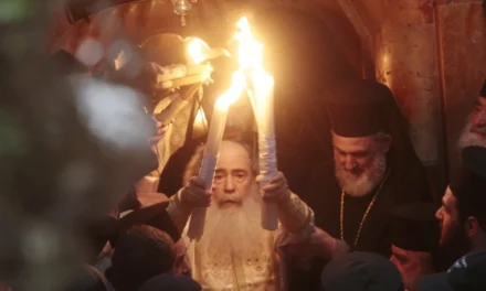 «Άγιο Φως» – Το ειδικό σχέδιο μεταφοράς και η έκτακτη πτήση για τη Μύκονο