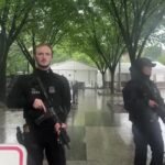Επίθεση έξω από τον Λευκό Οίκο: Ποιος είναι ο 21χρονος δράστης που έπεσε νεκρός – Τραμπ: Είχε «εμμονή» με την προεδρία, βίντεο από τη στιγμή των πυροβολισμών
