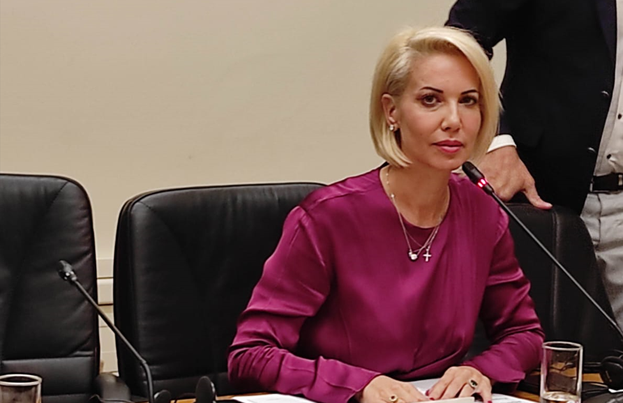 Παρέμβαση της Κατερίνας Μονογυιού για την ακτοπλοϊκή σύνδεση της Ανάφης και τον προγραμματισμό των δρομολογίων