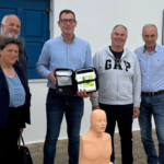 Μυκονιάτικη Αλληλεγγύη: Δωρεά Απινιδωτών σε Αστυνομία και Λύκεια για τη Θωράκιση του Νησιού
