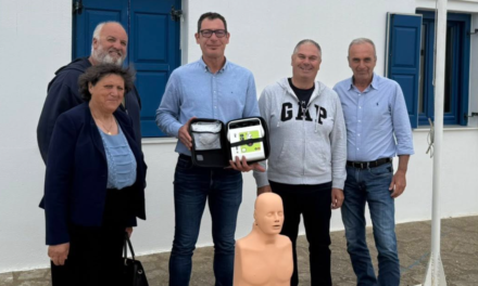 Μυκονιάτικη Αλληλεγγύη: Δωρεά Απινιδωτών σε Αστυνομία και Λύκεια για τη Θωράκιση του Νησιού