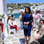 Η Κίμπερλι Γκιλφόιλ στη Μύκονο: Η ανθοδέσμη, ο πελαργός και οι selfies