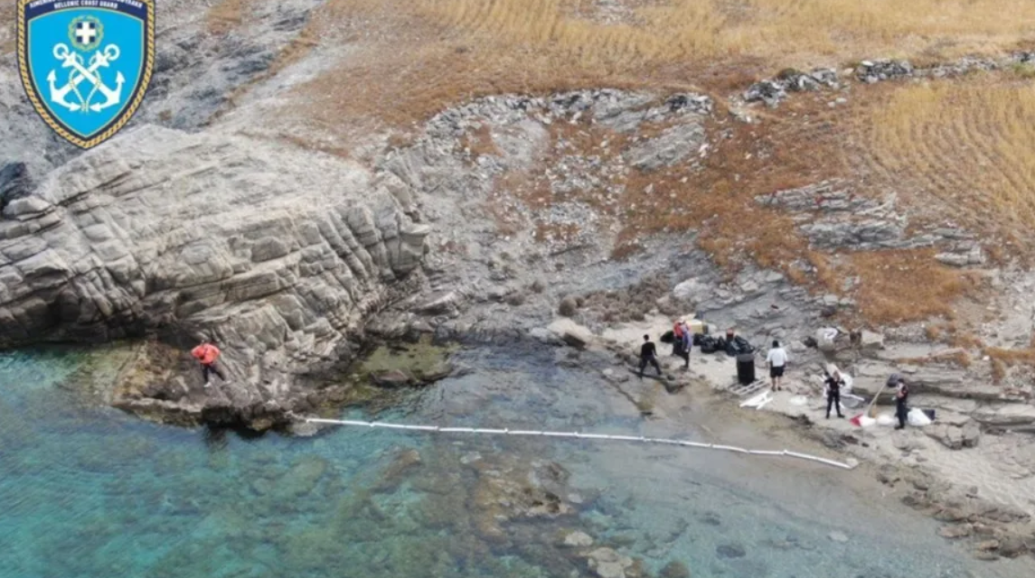 Μύκονος: Επιχείρηση απορρύπανσης μετά από διαρροή πετρελαιοειδών