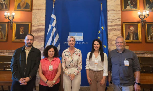 Συνάντηση της Κατερίνας Μονογυιού στη Βουλή με το Σύνδεσμο Κοινωνικών Λειτουργών Ελλάδος & το Περιφερειακό Τμήμα Νοτίου Αιγαίου