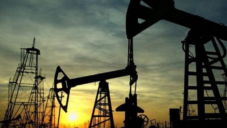 Ενέργεια: Δραματικές επιπτώσεις στην παγκόσμια αγορά από το μπλόκο στα Στενά του Ορμούζ – Πώς κινούνται οι τιμές πετρελαίου και ρεύματος