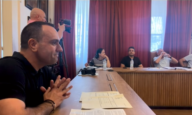Κωνσταντίνος Κουκάς: «Στον αέρα η ασφάλεια των λουομένων στις παραλίες της Μυκόνου»