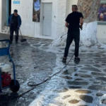 Σε εξέλιξη οι εντατικοί καθαρισμοί στη Χώρα Μυκόνου: Το μήνυμα του Δήμου προς τους πολίτες