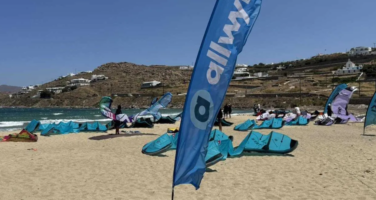 Kitesurf, θέαμα και summer vibes στη Μύκονο: Το GKA Kite World Cup κορυφώνεται στην παραλία του Κόρφου (βίντεο)